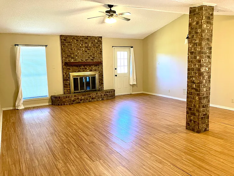 17080 Pennie Ln — Photo 2