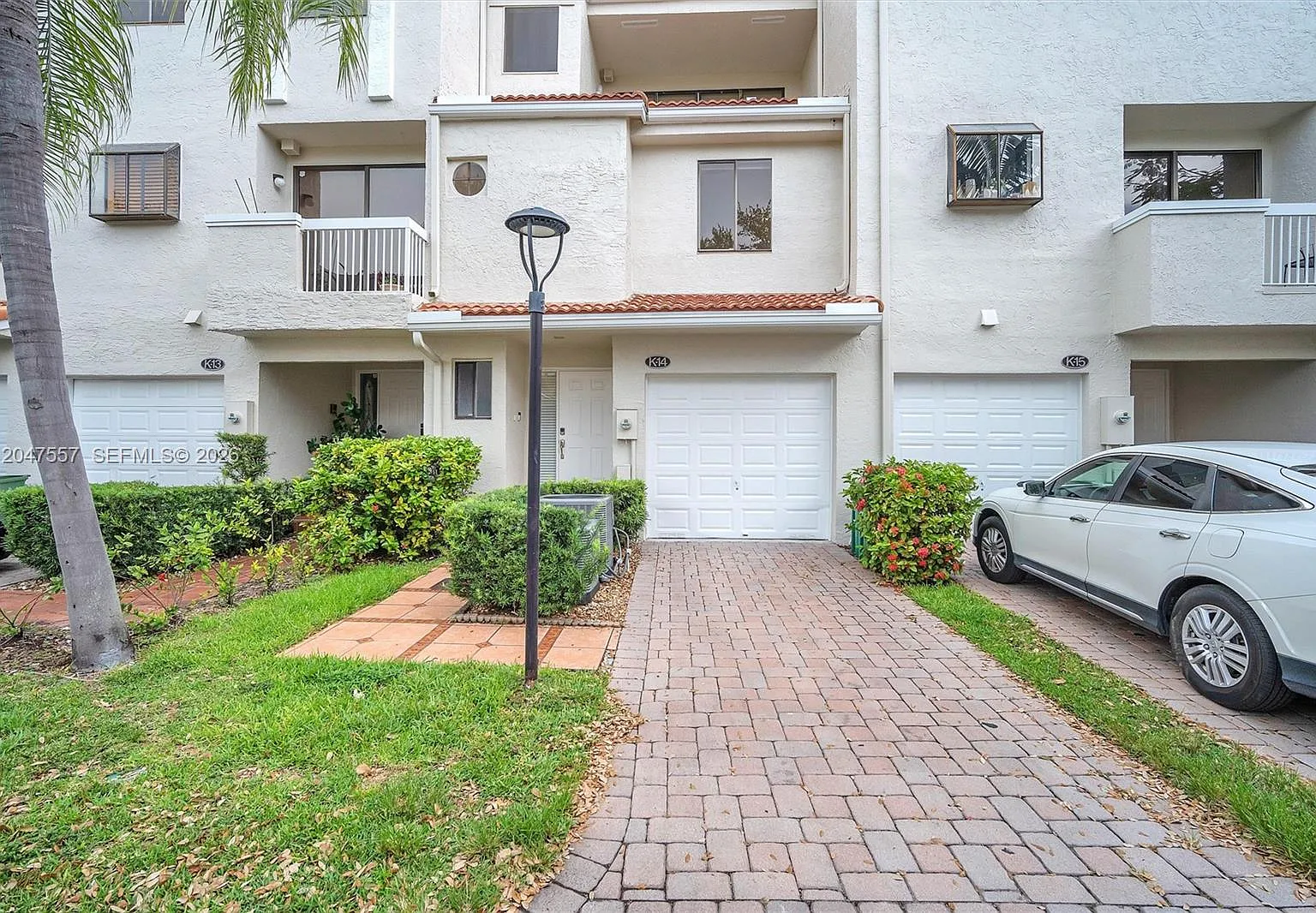 4 bed, 3.0 bath, 2406 sqft, $6,700 — Photo 1