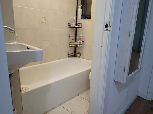 Rented by Hakeem Shahid, LREB | media 24