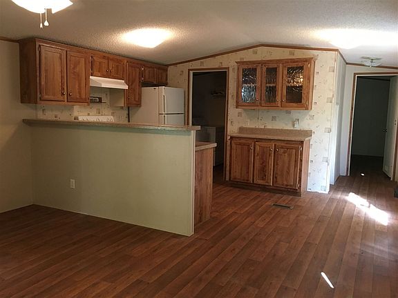 2nd image of 1825 Pleasant Dr