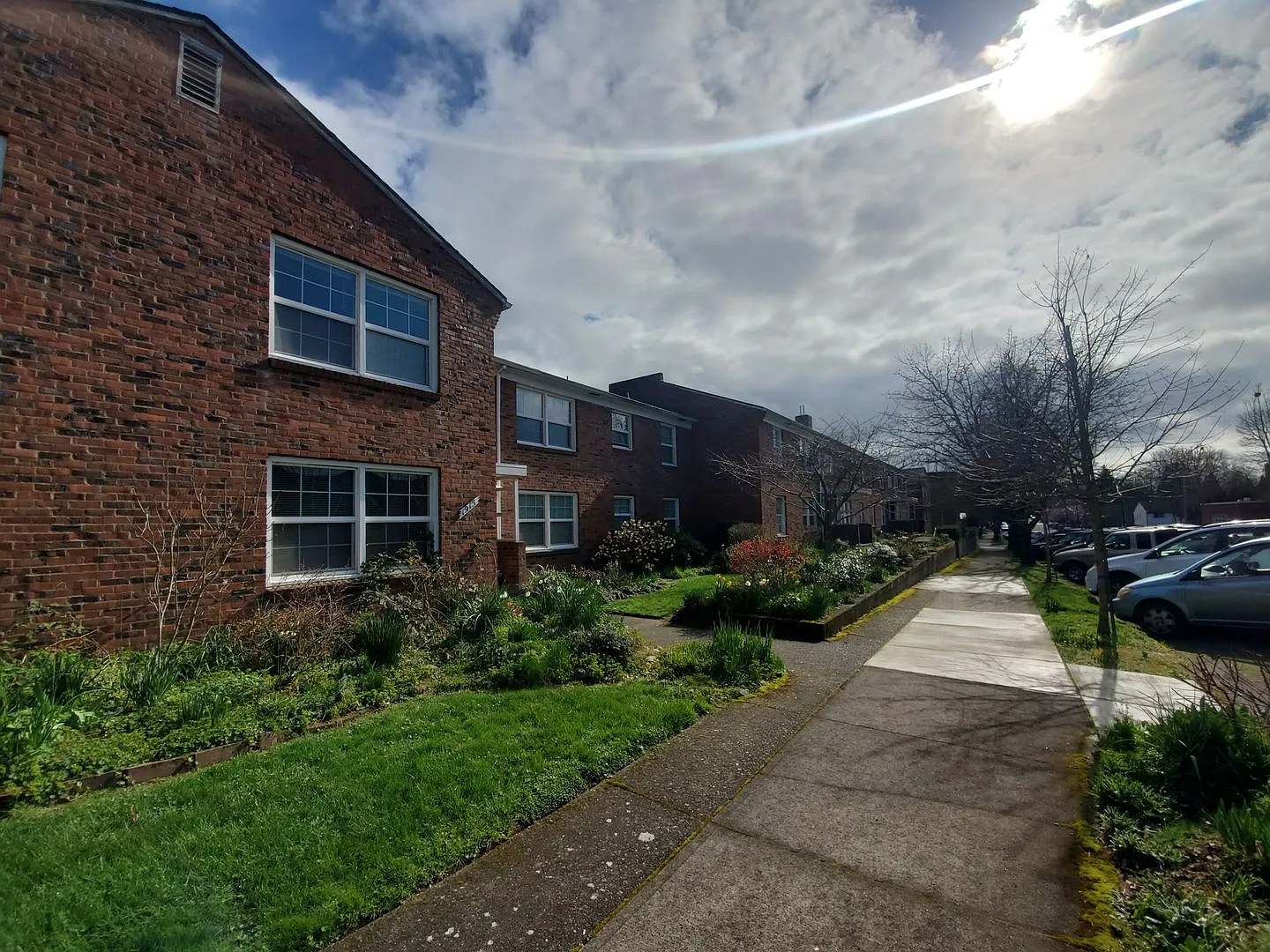 Manor Court Apartments — Photo 3