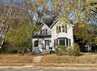 857 S 1st St, Dekalb, IL 60115