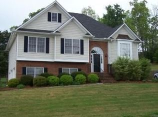 68 Planters Dr, Cartersville, GA 30120