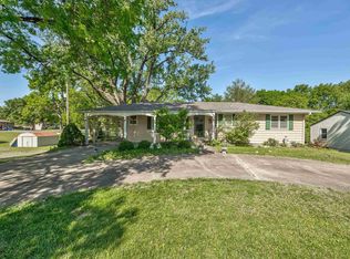 1020 S Delaware St, Tonganoxie, KS 66086