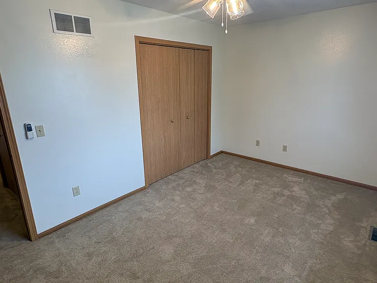 872 Edgewater Dr — Photo 11