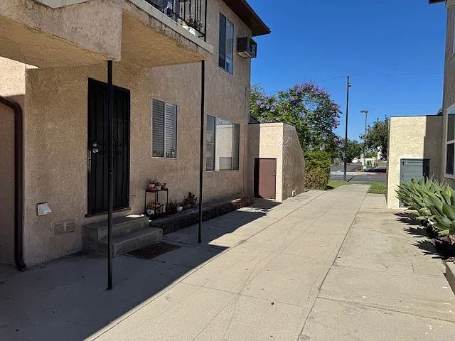 1500 N Buena Vista St #B — Photo 31