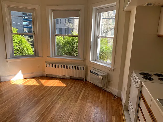 Studio, $2,300 — Photo 3