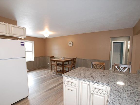 4th image of 116 Waterford St