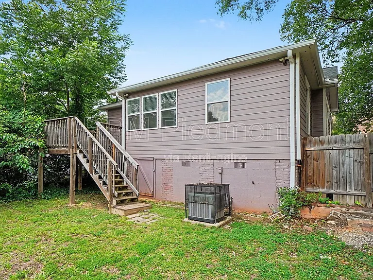 706 Catherine St SW — Photo 20