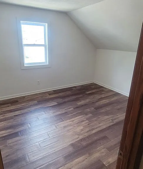 617 Center St — Photo 11