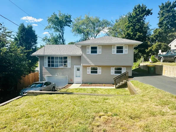 1203 Cherry St, Lake In The Hills, IL 60156