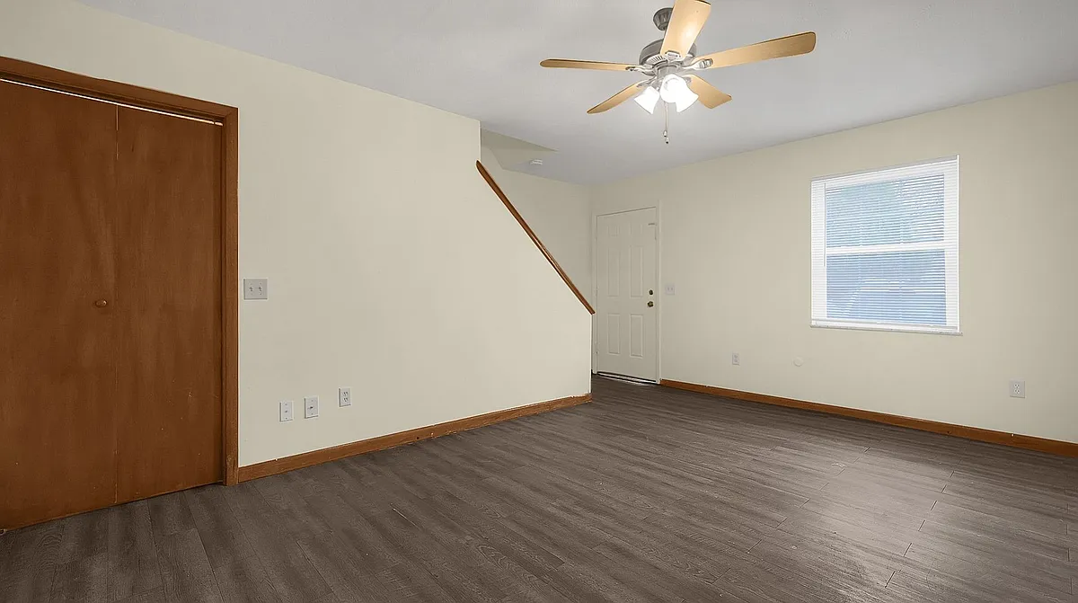 Building Photo - 2984 Sandridge Ave #2984