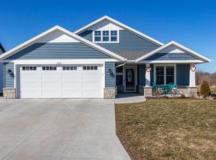 1913 Preserve Dr, Oshkosh, WI 54904