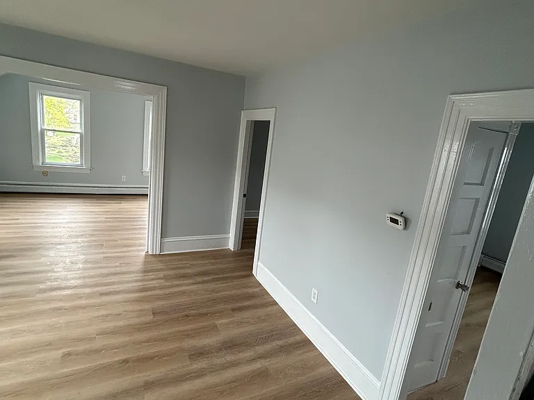 644-648 King Philip St #3 — Photo 2