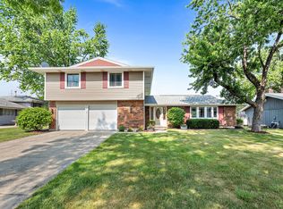 1128 S Cedarcrest Dr, Schaumburg, IL 60193