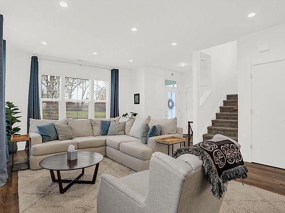 5th image of 2748 Guilford Ave