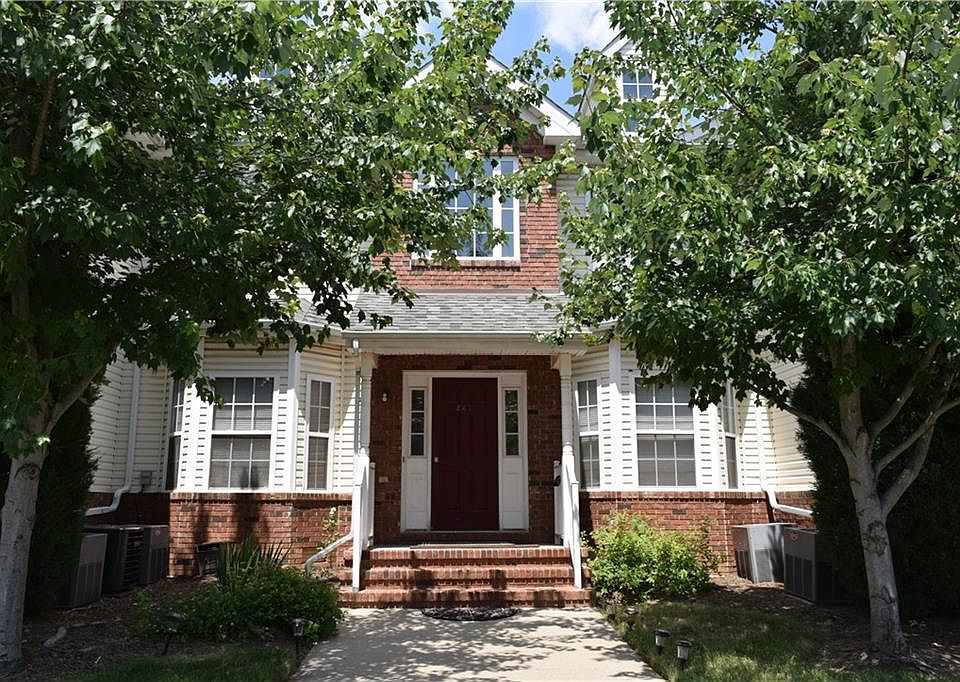 1st image of 261 Pinelli Dr