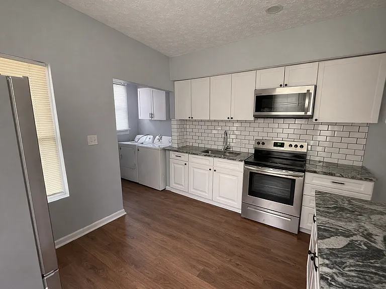 368 N Garfield Ave — Photo 3