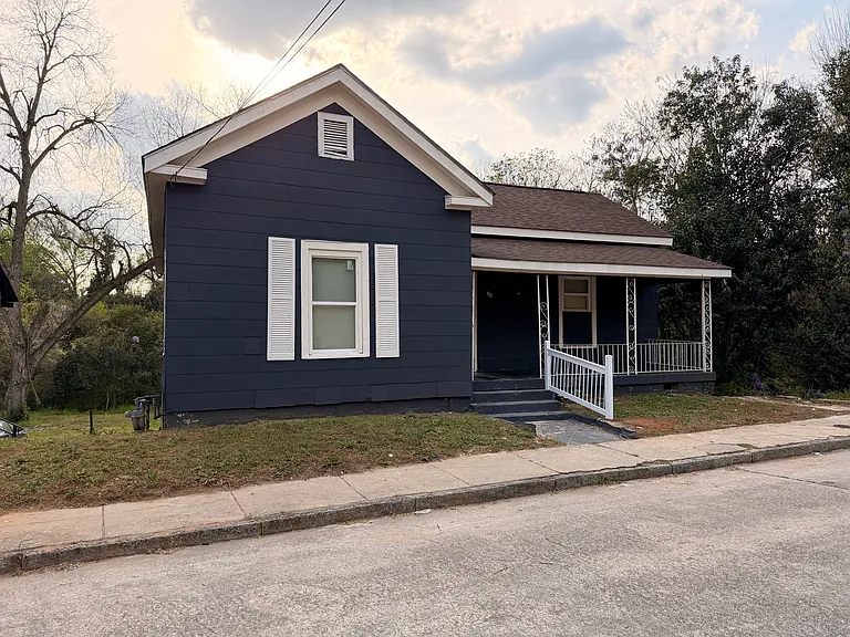 360 Jones Ave — Photo 1
