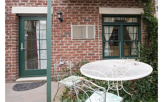 Sold by Douglas Elliman | media 21