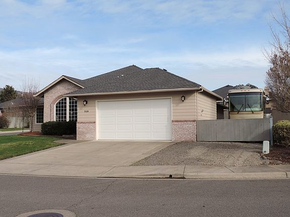 2nd image of 529 Sterling Point Dr