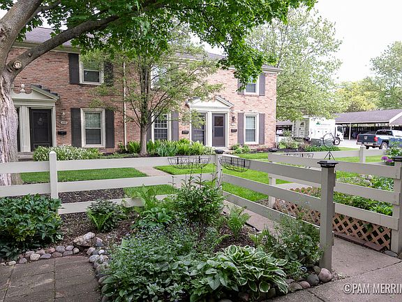 2nd image of 2563 Abbington Dr SE #120