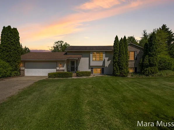 3905 12th St, Wayland, MI 49348