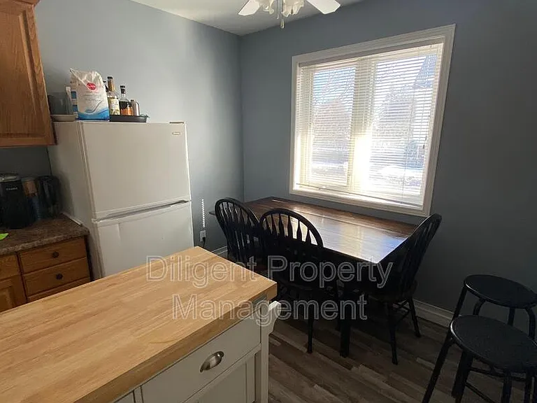 588 Howden St #6 — Photo 14
