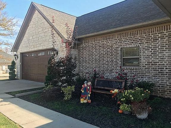 4th image of 175 Lillian Ln