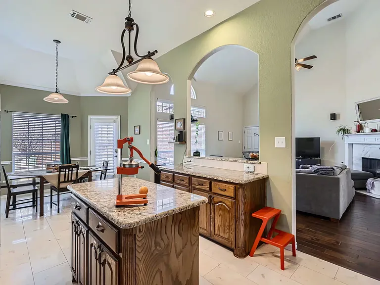 1318 Plum Valley Dr — Photo 12