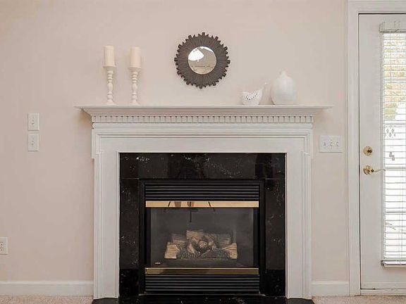 Enjoy winder with gas Fireplace