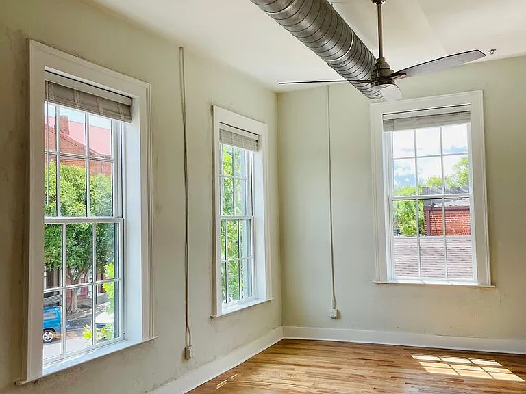 146 E Washington St — Photo 2