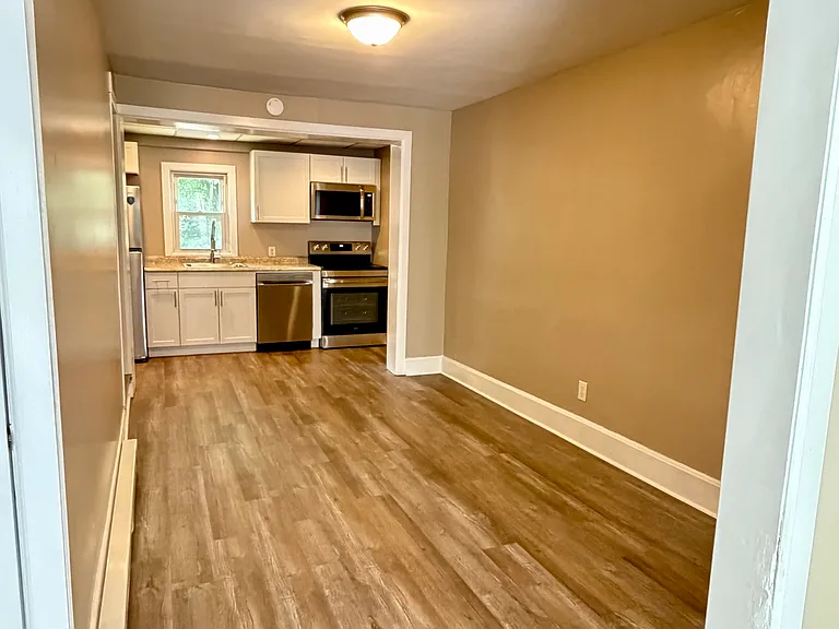 208-210-212 W High St #210 — Photo 3