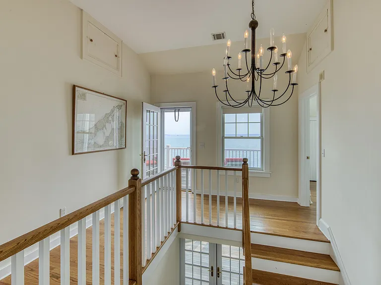 1390 Willow Terrace Ln — Photo 8