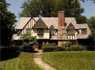 2220 Stratford Rd, Mission Hills, KS 66208