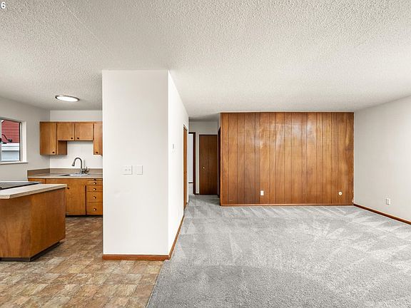 4th image of 132 NE 78th Ave