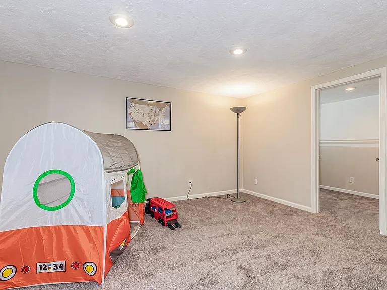 9374 Weeping Willow Ct — Photo 20