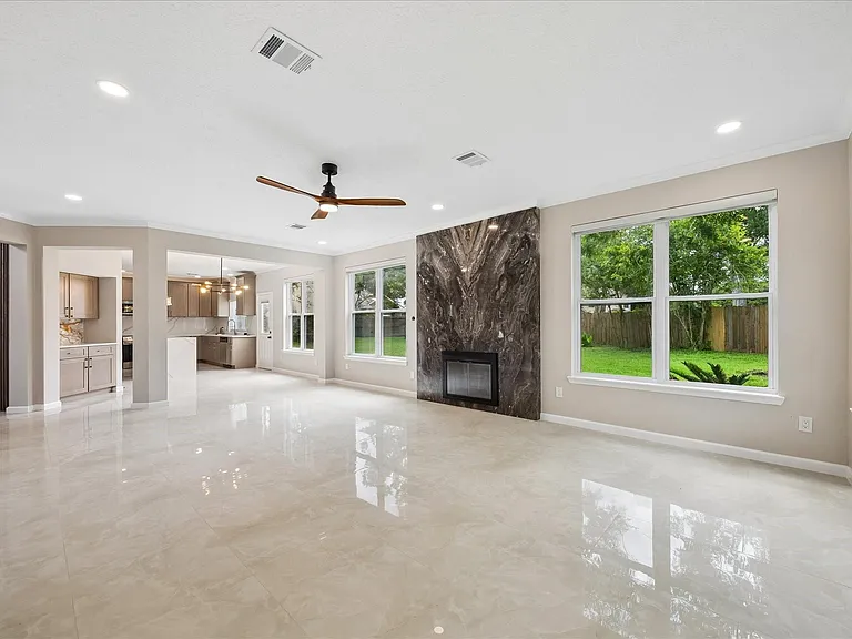 1306 Hunter Wood Dr — Photo 15