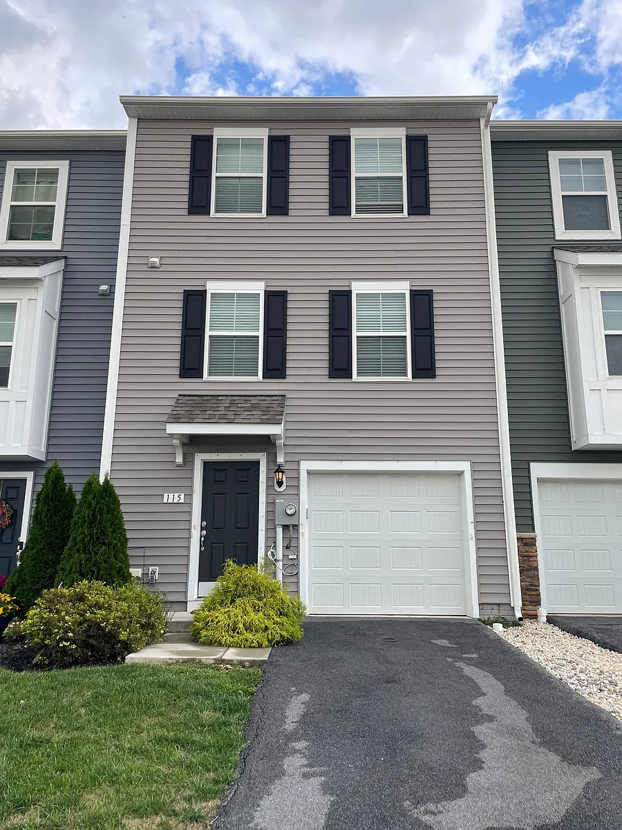 Building Photo - 115 Cecily Way