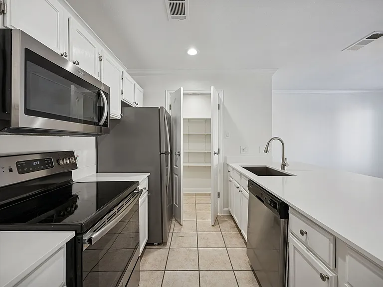 4125 Holland — Photo 3