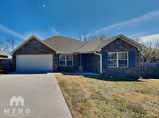 1032 Brook St, Gentry, AR 72734