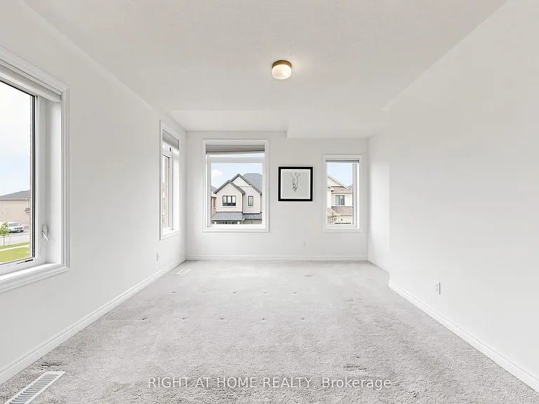 2046 Cameron Lott Cres — Photo 22
