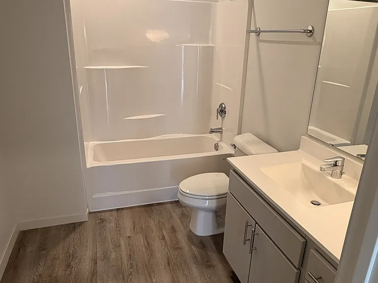 LH44 — Photo 8