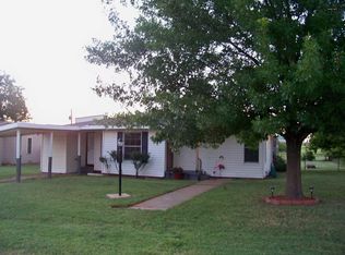 402 W Louisa Ave, Iowa Park, TX 76367