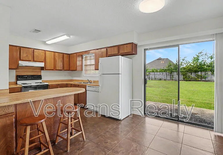 837 Tee St — Photo 6