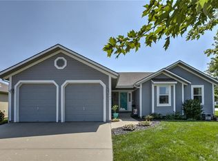 305 Leah Ln, Harrisonville, MO 64701