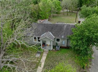 1006 Proctor St, Lockhart, TX 78644