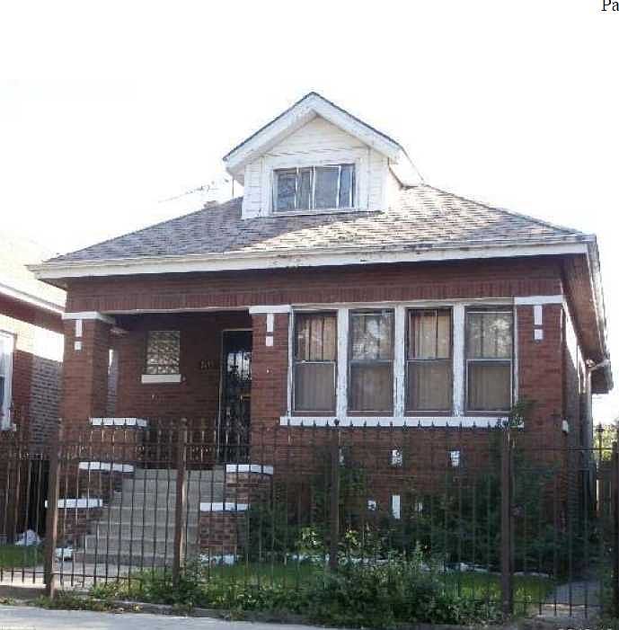 2nd image of 7155 S Artesian Ave