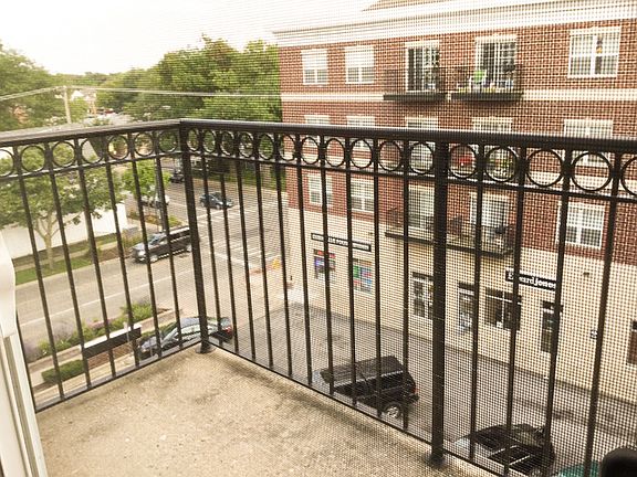 3rd image of 10 N Lake St APT 402