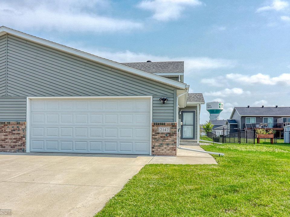 1st image of 2147 Admiral Dr W